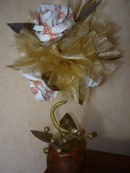Троянди з грошових купюр, сама я (купюр) Троянди з грошових купюр, сама я