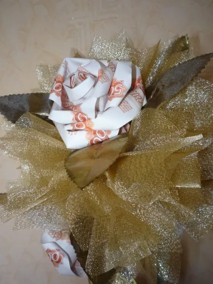 Троянди з грошових купюр, сама я (троянди) Троянди з грошових купюр, сама я