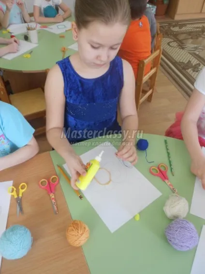 Малюнки з пряжі