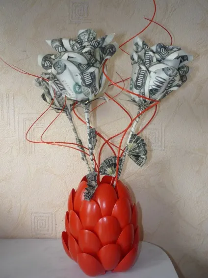 Троянди з грошових купюр, сама я (троянди) Троянди з грошових купюр, сама я