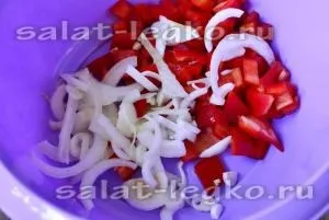 Салат з куркою і болгарським перцем (перцем) Салат з куркою і болгарським перцем