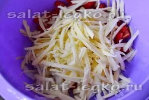 Салат з куркою і болгарським перцем (болгарським) Салат з куркою і болгарським перцем