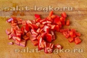 Салат з куркою і болгарським перцем (болгарським) Салат з куркою і болгарським перцем