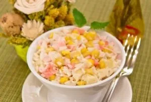 Салат з крабовим м'ясом прості покрокові рецепти з фото (Калорійність порція кКал) Салат з крабовим м'ясом прості покрокові рецепти з фото