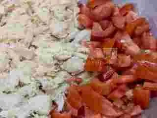 Салат з куркою і помідорами і квасолею (куркою) Салат з куркою і помідорами і квасолею