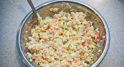 Салат з крабовим м'ясом прості покрокові рецепти з фото (м'ясом) Салат з крабовим м'ясом прості покрокові рецепти з фото