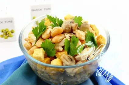 Салат з куркою, печерицями та квасолею - смачні рецепти (цибулею) Салат з куркою, печерицями та квасолею - смачні рецепти