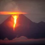 Найнебезпечніші вулкани світу (фото і відео) (вивержень вулкана Мерапі) Найнебезпечніші вулкани світу (фото і відео)