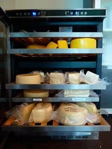 Сир вибрати натуральний і якісний продукт (сир) Сир вибрати натуральний і якісний продукт