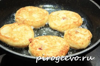 Сирники з манкою рецепт з фото крок за кроком (пишні і смачні) (пишні) Сирники з манкою рецепт з фото крок за кроком (пишні і смачні)