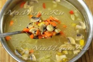 Вершковий суп з куркою і грибами печерицями, рецепт з фото