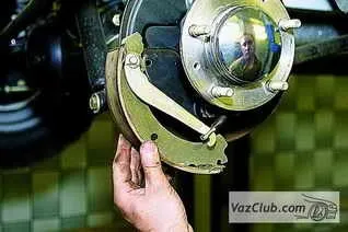Зняття і установка задніх гальмівних колодок нива 2121, нива 2131