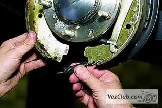 Зняття і установка задніх гальмівних колодок нива 2121, нива 2131