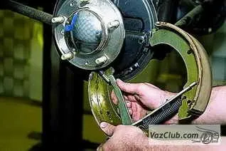 Зняття і установка задніх гальмівних колодок нива 2121, нива 2131