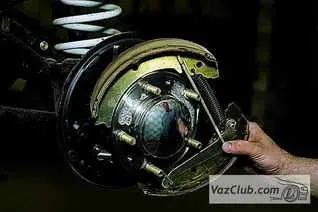 Зняття і установка задніх гальмівних колодок нива 2121, нива 2131
