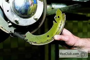 Зняття і установка задніх гальмівних колодок нива 2121, нива 2131