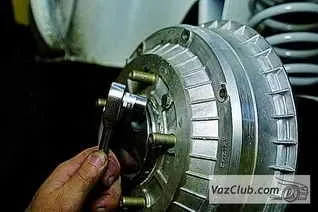 Зняття і установка задніх гальмівних колодок нива 2121, нива 2131