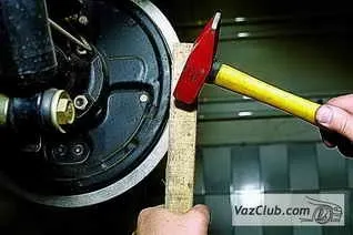 Зняття і установка задніх гальмівних колодок нива 2121, нива 2131