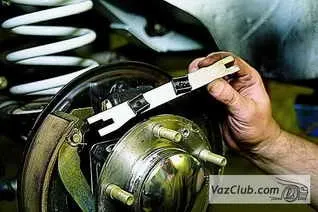 Зняття і установка задніх гальмівних колодок нива 2121, нива 2131