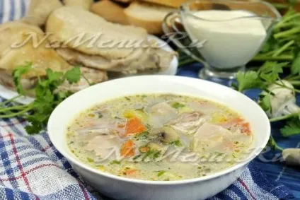Вершковий суп з куркою і грибами печерицями, рецепт з фото