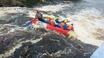 Сплав по річці на катамаранах