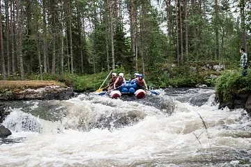 Сплав по річці на катамаранах