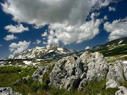 Список найкрасивіших і цікавих місць Житомирського краю з фото (пласти гірських порід) Список найкрасивіших і цікавих місць Житомирського краю з фото