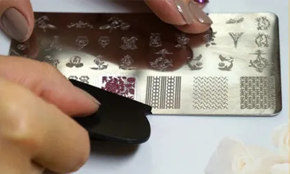 Стемпинг дизайн нігтів