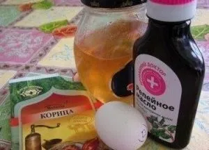 Підтягує маска для обличчя з білком яйця (яйця) Підтягує маска для обличчя з білком яйця