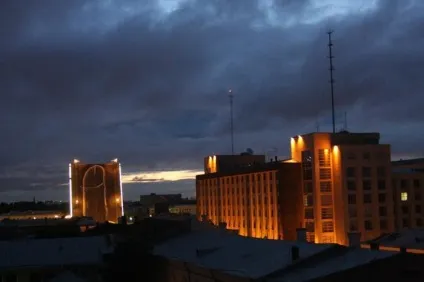 Портрет влади очима групи «війна», акція на ливарному мосту 14 червня 2010 года (ливарний міст) Портрет влади очима групи «війна», акція на ливарному мосту 14 червня 2010 року