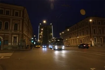 Портрет влади очима групи «війна», акція на ливарному мосту 14 червня 2010 года (стріт-арт) Портрет влади очима групи «війна», акція на ливарному мосту 14 червня 2010 року