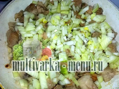 Свинячий гуляш з повітряним картопляним пюре, другі страви (як приготувати гуляш) Свинячий гуляш з повітряним картопляним пюре, другі страви