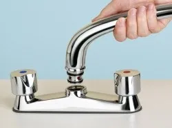 Тече змішувач в кухні як полагодити (доведеться міняти запірну) Тече змішувач в кухні як полагодити