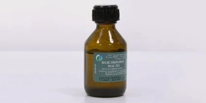 Вазелінове масло для волосся користь, маски і застосування