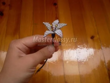 Ваза з квітами з бісеру (бісеру) Ваза з квітами з бісеру