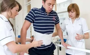 Види операція при міжхребцевої грижі методи хірургічного втручання для видалення грижі на