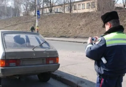 Видозмінені і нечитабельним номера, політичний клас (попередження штрафу розмірі) Видозмінені і нечитабельним номера, політичний клас