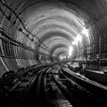 У метро воду відкачують цілодобово (відкачують) У метро воду відкачують цілодобово