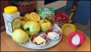 Яблучний пай з корицею, лимонним соком, згущеним молоком (згущеним) Яблучний пай з корицею, лимонним соком, згущеним молоком
