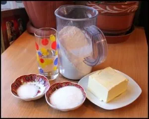 Яблучний пай з корицею, лимонним соком, згущеним молоком (соком) Яблучний пай з корицею, лимонним соком, згущеним молоком