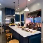 Яскрава кухня стильні приклади барвистого дизайну кухні на фото (кухня) Яскрава кухня стильні приклади барвистого дизайну кухні на фото
