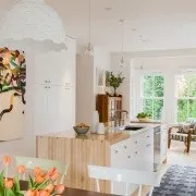 Яскрава кухня стильні приклади барвистого дизайну кухні на фото (кухня) Яскрава кухня стильні приклади барвистого дизайну кухні на фото