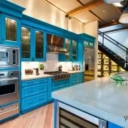 Яскрава кухня стильні приклади барвистого дизайну кухні на фото (яскрава) Яскрава кухня стильні приклади барвистого дизайну кухні на фото