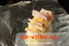 Запечена картопля зі свинячим салом у фользі - рецепт з фото (картопля) Запечена картопля зі свинячим салом у фользі - рецепт з фото