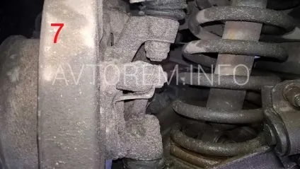 Заміна нижньої кульової опори на автомобілях ваз-2101, ваз-2102, ваз-2104, ваз-2105, ваз-2106, (нижня кульова опора ваз 2107 фото) Заміна нижньої кульової опори на автомобілях ваз-2101, ваз-2102, ваз-2104, ваз-2105, ваз-2106,