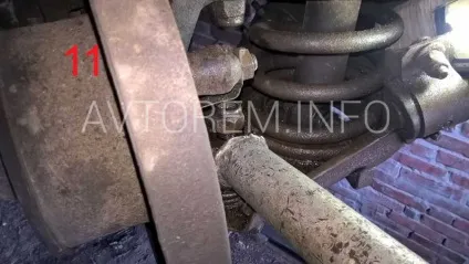 Заміна нижньої кульової опори на автомобілях ваз-2101, ваз-2102, ваз-2104, ваз-2105, ваз-2106, (ваз-2101) Заміна нижньої кульової опори на автомобілях ваз-2101, ваз-2102, ваз-2104, ваз-2105, ваз-2106,