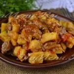 Печеня зі свинини з картоплею і солоними огірками рецепт з фото в духовці