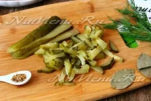Печеня зі свинини з картоплею і солоними огірками рецепт з фото в духовці