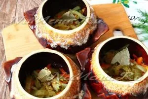 Печеня зі свинини з картоплею і солоними огірками рецепт з фото в духовці