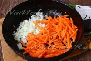 Печеня зі свинини з картоплею і солоними огірками рецепт з фото в духовці